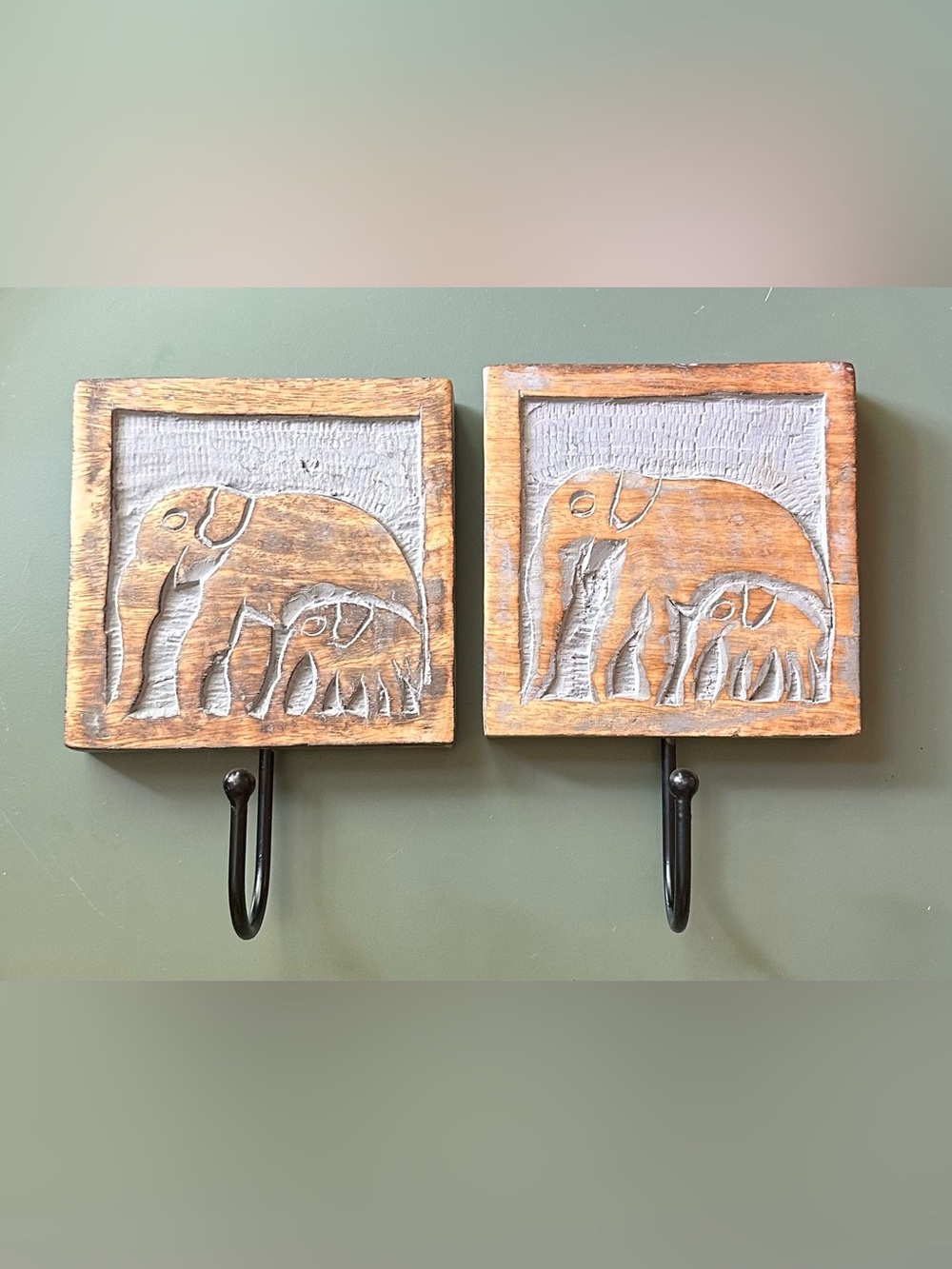 Wooden • elephant wall hooks • distressed •’metal hooks